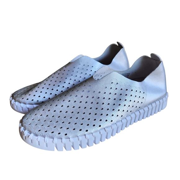 Ilse Jacobsen NWOB Tulip Slip Ons Shoes Sneakers Flats Silver Size 40 - Picture 2 of 9